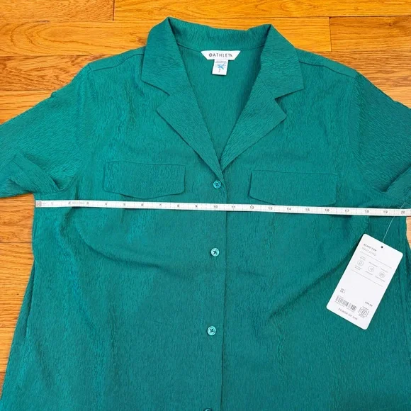 Athleta Echo Top V Neck Short Sleeve Button-Down Shirt in Green - Size Small NWT - Picture 2 of 7